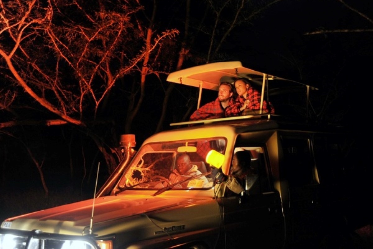 Sweetwaters Serena Camp Nacht Game Drive